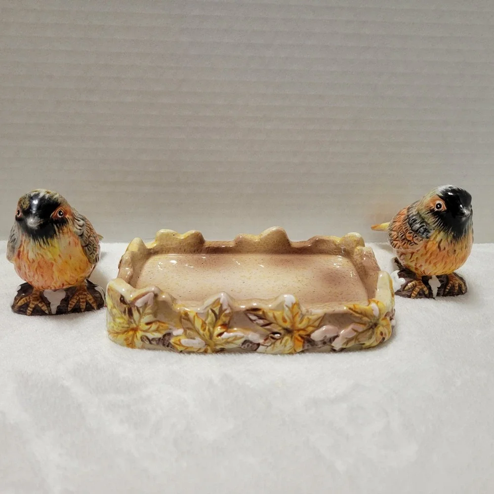 GANZ Bird Salt & Pepper Shakers in Bird Bath‎ Stand Beautiful Fall Leaf Colors